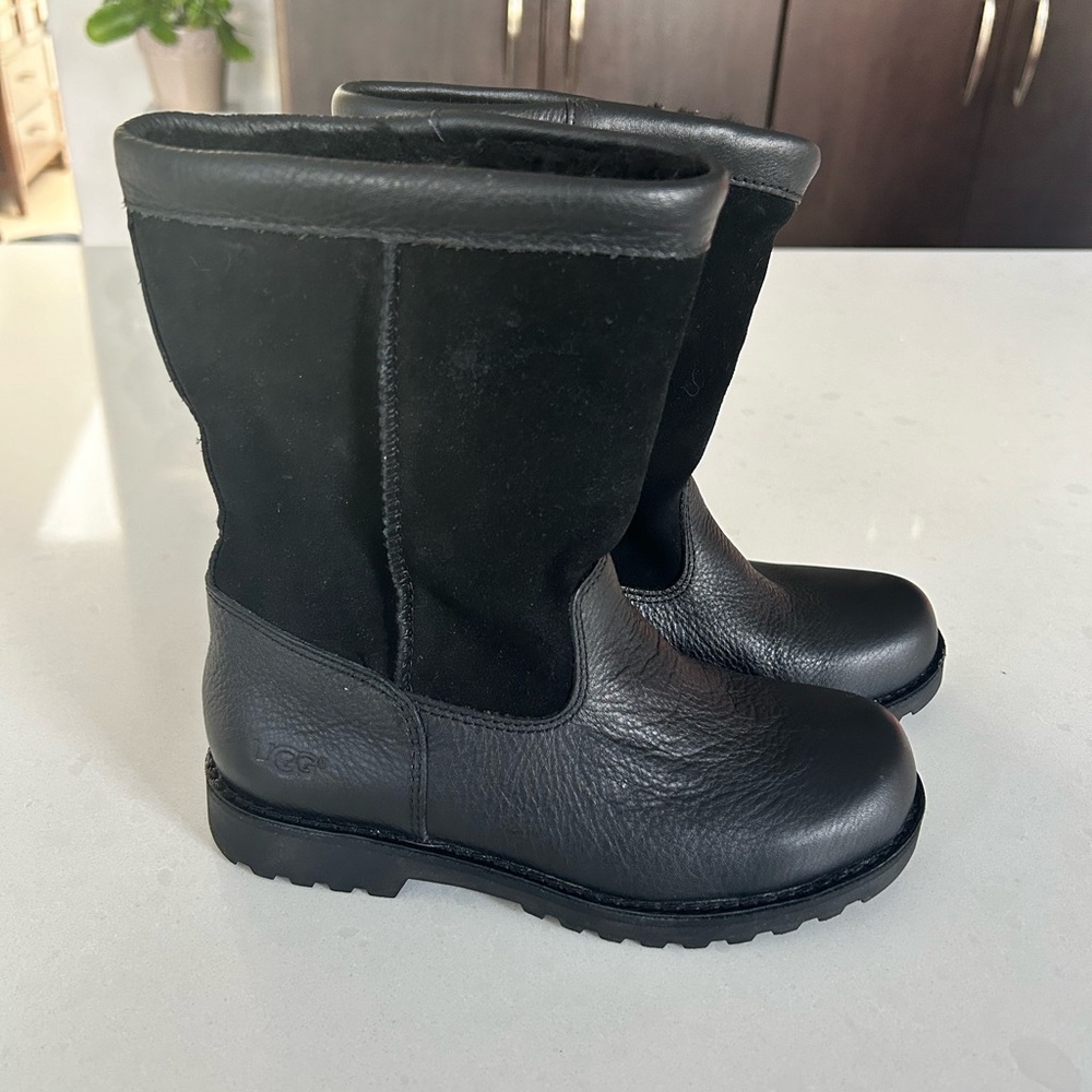 Ugg boots kids size 2